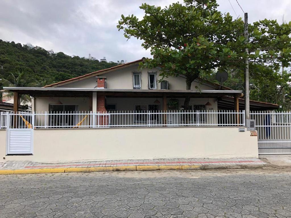 בומבינאס Casa Da Arvore Rua Pescada Amarela מראה חיצוני תמונה
